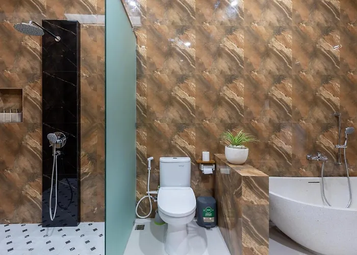 Sunshyne - Modern Luxury 2br With Pool, Steps To The