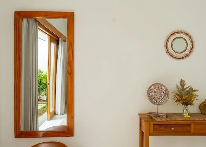 Sunshyne - Modern Luxury 2br With Pool, Steps To The